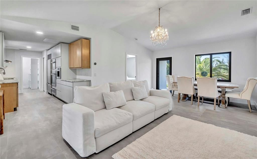 For Sale: $499,900 (2 beds, 2 baths, 1058 Square Feet)