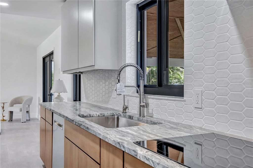 For Sale: $499,900 (2 beds, 2 baths, 1058 Square Feet)