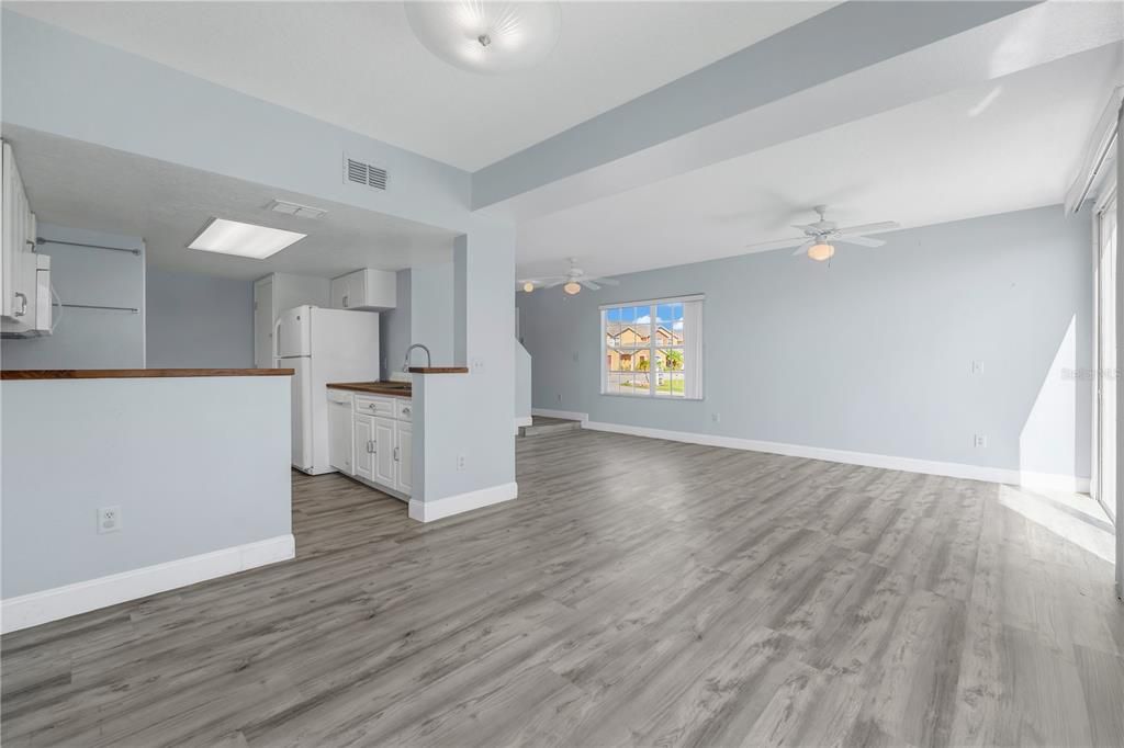 待售: $309,000 (4 贝兹, 3 浴室, 1881 平方英尺)