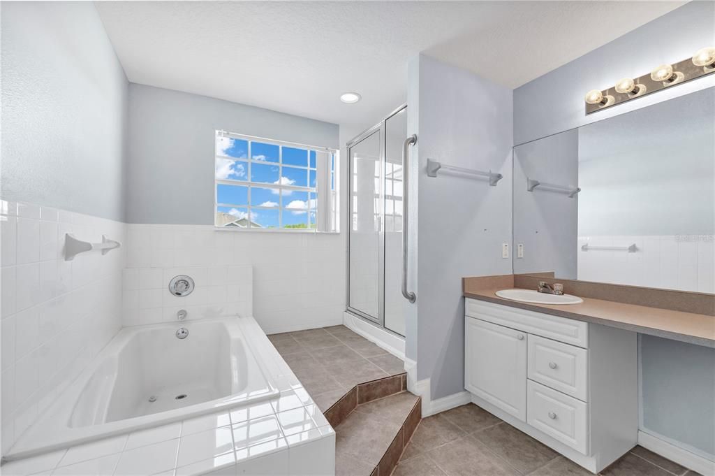 待售: $309,000 (4 贝兹, 3 浴室, 1881 平方英尺)