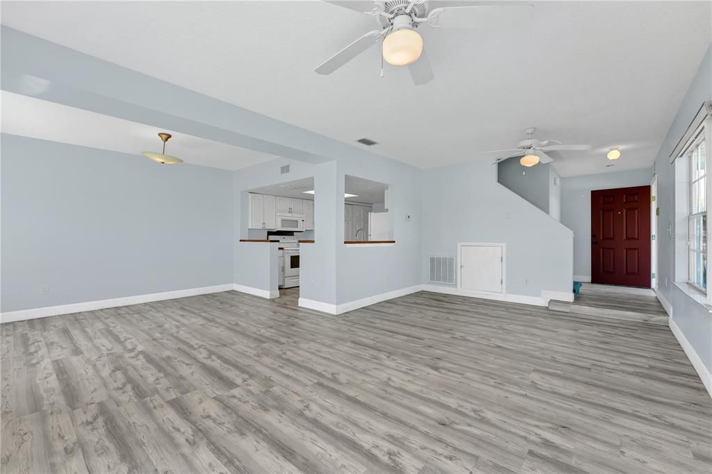 待售: $309,000 (4 贝兹, 3 浴室, 1881 平方英尺)