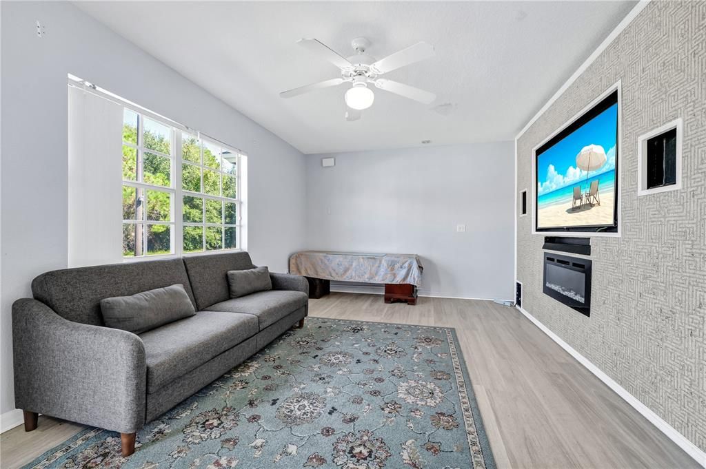 待售: $309,000 (4 贝兹, 3 浴室, 1881 平方英尺)