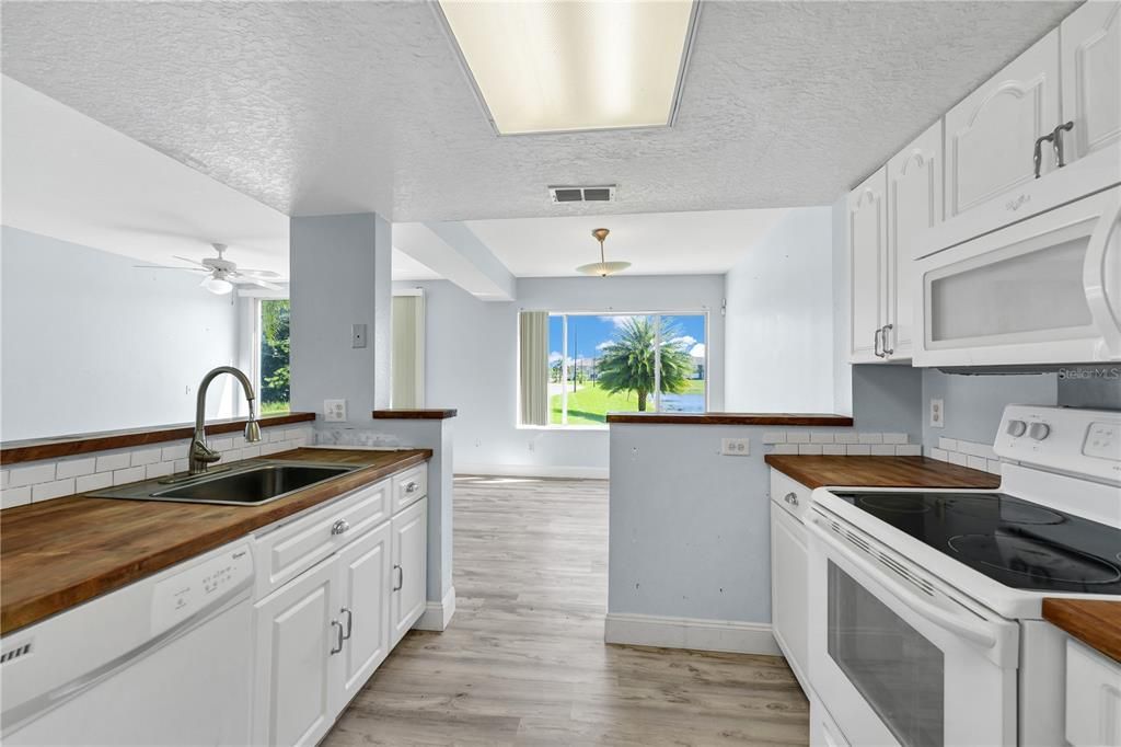 待售: $309,000 (4 贝兹, 3 浴室, 1881 平方英尺)