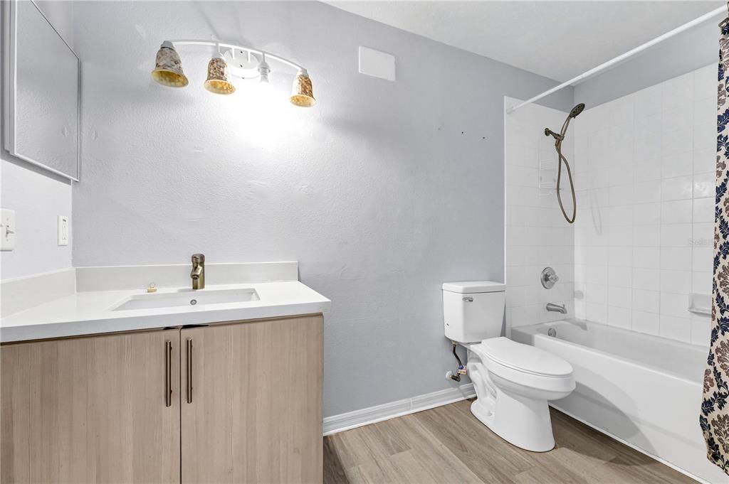 待售: $309,000 (4 贝兹, 3 浴室, 1881 平方英尺)