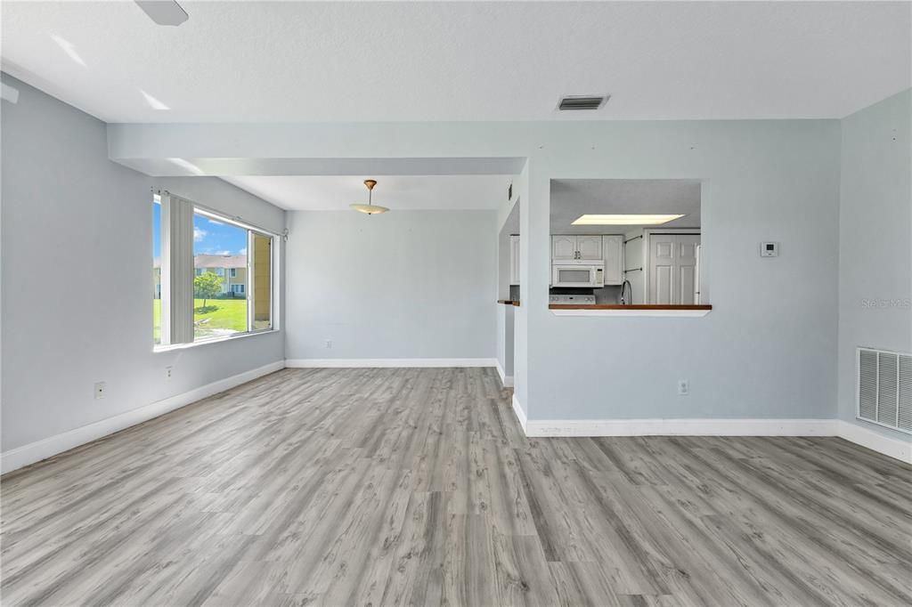 待售: $309,000 (4 贝兹, 3 浴室, 1881 平方英尺)