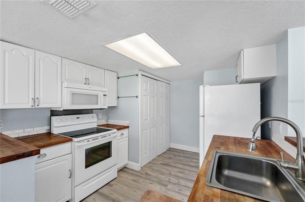 待售: $309,000 (4 贝兹, 3 浴室, 1881 平方英尺)