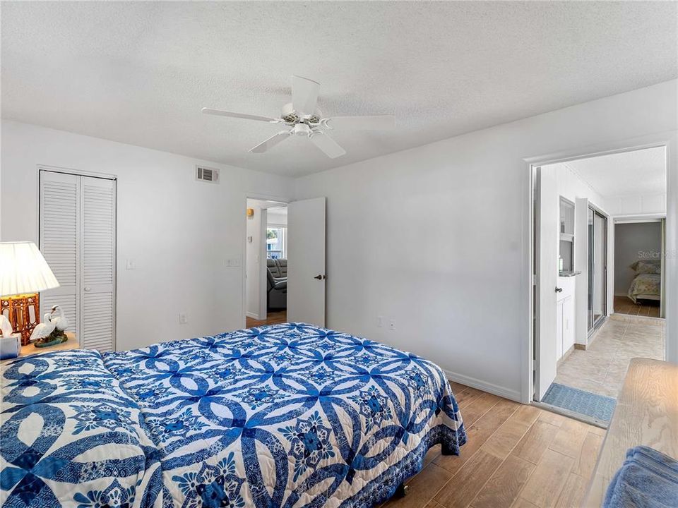 For Sale: $249,900 (2 beds, 2 baths, 1320 Square Feet)