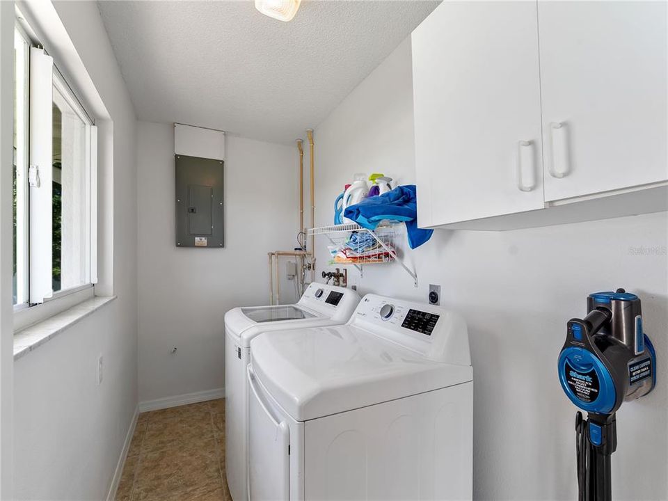 For Sale: $249,900 (2 beds, 2 baths, 1320 Square Feet)
