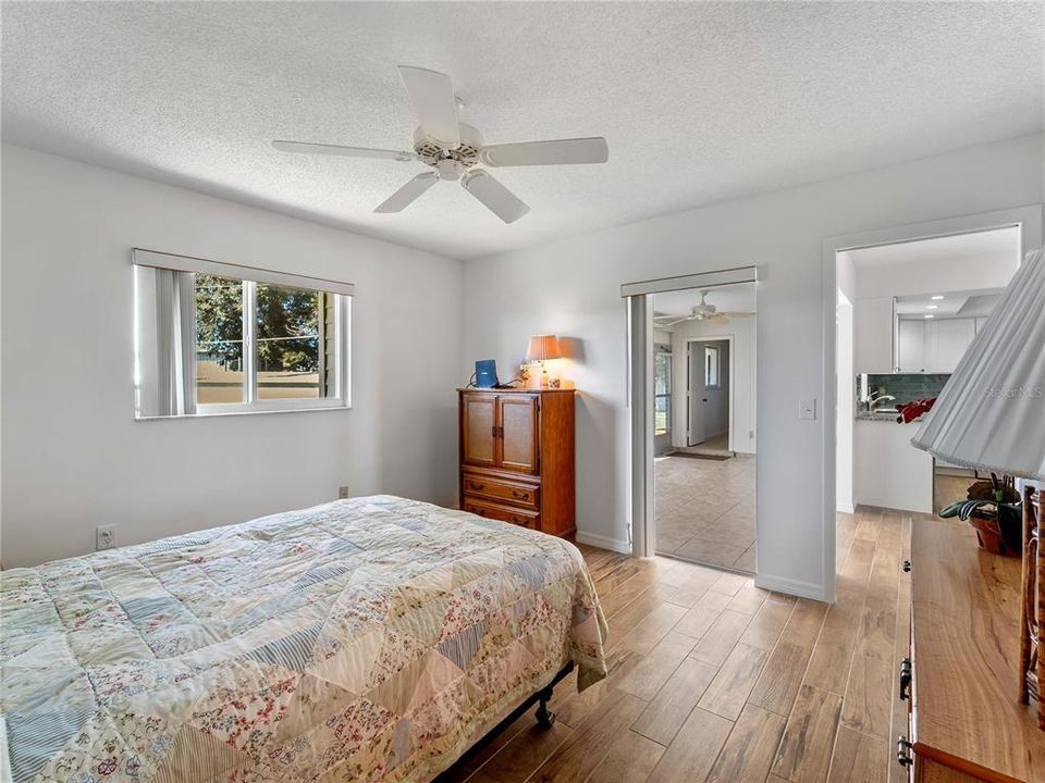 For Sale: $249,900 (2 beds, 2 baths, 1320 Square Feet)