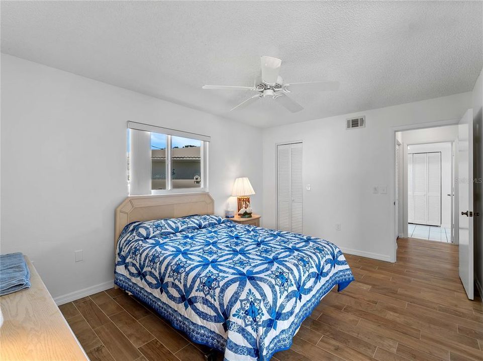 For Sale: $249,900 (2 beds, 2 baths, 1320 Square Feet)