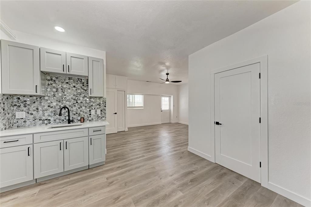 На продажу: $620,000 (5 спален, 4 ванн, 2333 Квадратных фут)