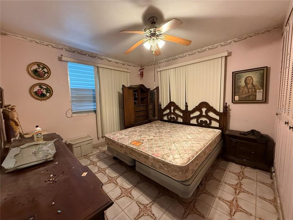 待售: $190,000 (4 贝兹, 3 浴室, 2000 平方英尺)