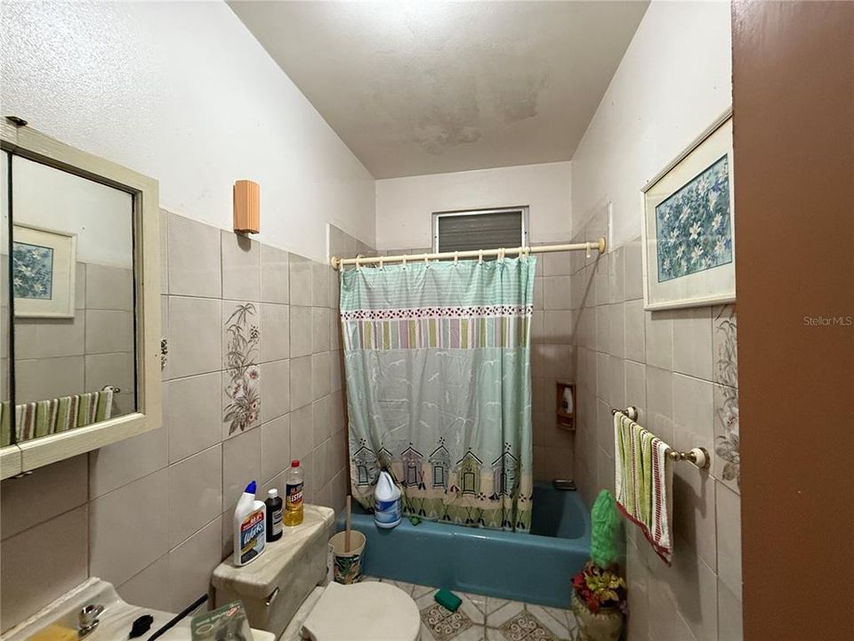 待售: $190,000 (4 贝兹, 3 浴室, 2000 平方英尺)