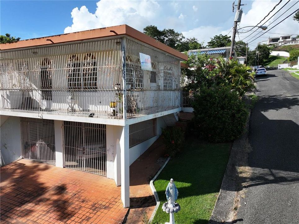 待售: $190,000 (4 贝兹, 3 浴室, 2000 平方英尺)