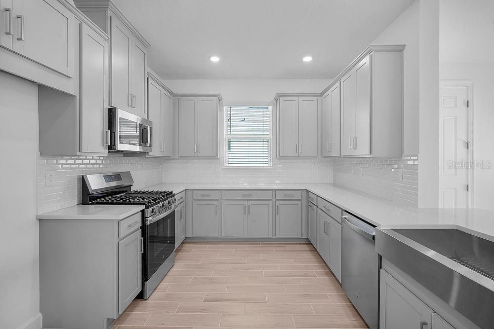 Activo con contrato: $429,999 (2 camas, 2 baños, 1689 Pies cuadrados)