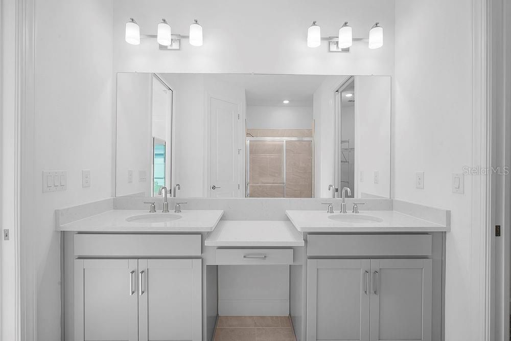 Activo con contrato: $429,999 (2 camas, 2 baños, 1689 Pies cuadrados)