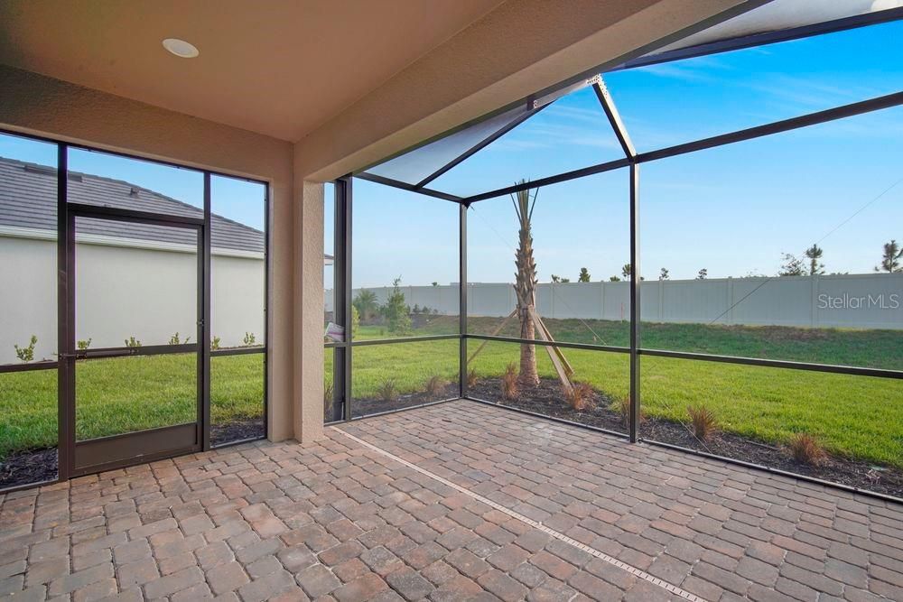 Activo con contrato: $429,999 (2 camas, 2 baños, 1689 Pies cuadrados)