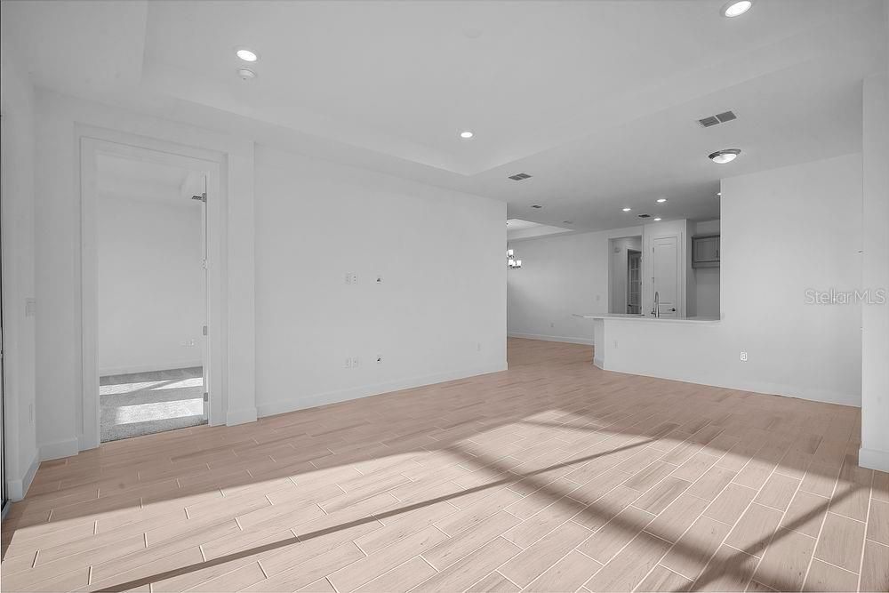 Activo con contrato: $429,999 (2 camas, 2 baños, 1689 Pies cuadrados)