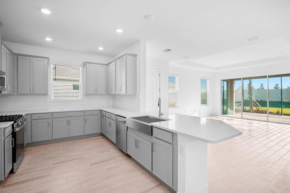 Activo con contrato: $429,999 (2 camas, 2 baños, 1689 Pies cuadrados)