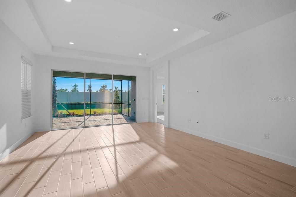 Activo con contrato: $429,999 (2 camas, 2 baños, 1689 Pies cuadrados)