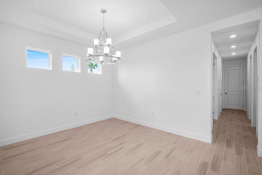 Activo con contrato: $429,999 (2 camas, 2 baños, 1689 Pies cuadrados)