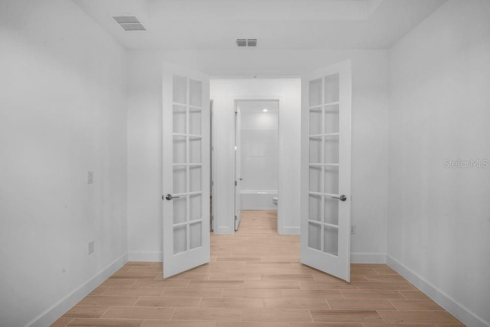 Activo con contrato: $429,999 (2 camas, 2 baños, 1689 Pies cuadrados)