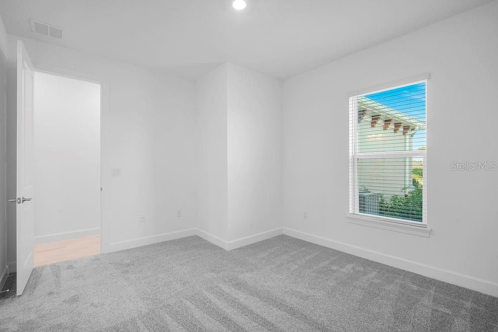 Activo con contrato: $429,999 (2 camas, 2 baños, 1689 Pies cuadrados)