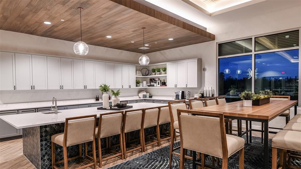 Activo con contrato: $429,999 (2 camas, 2 baños, 1689 Pies cuadrados)