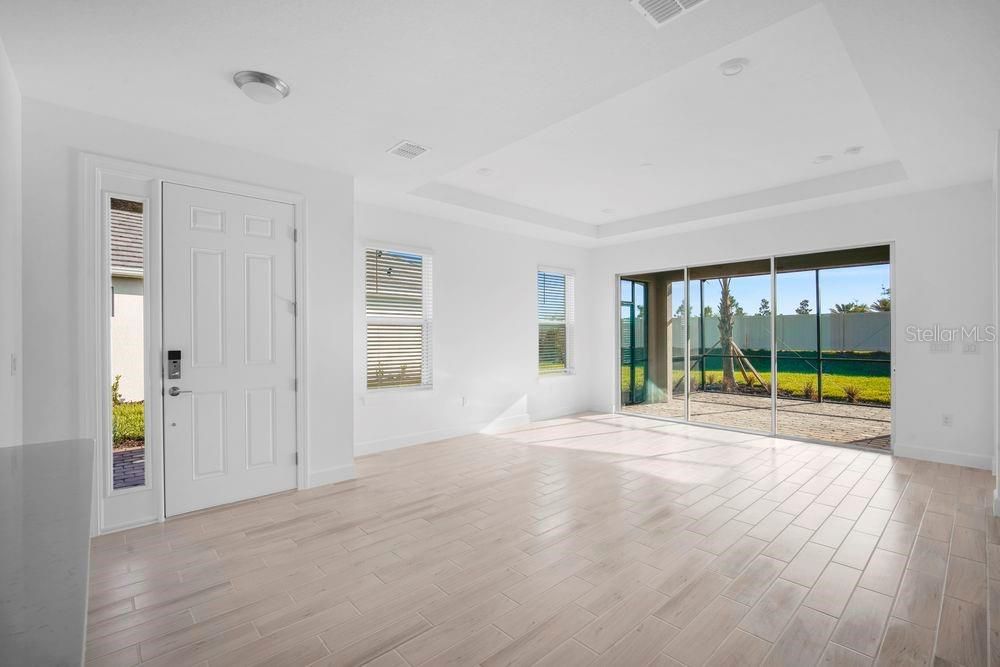 Activo con contrato: $429,999 (2 camas, 2 baños, 1689 Pies cuadrados)