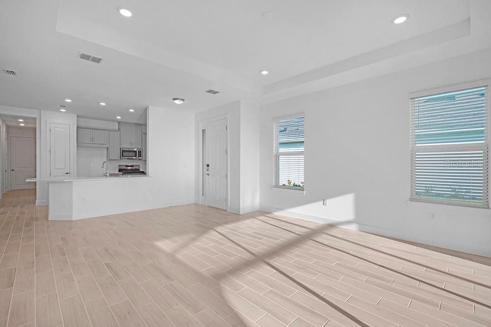 Activo con contrato: $429,999 (2 camas, 2 baños, 1689 Pies cuadrados)