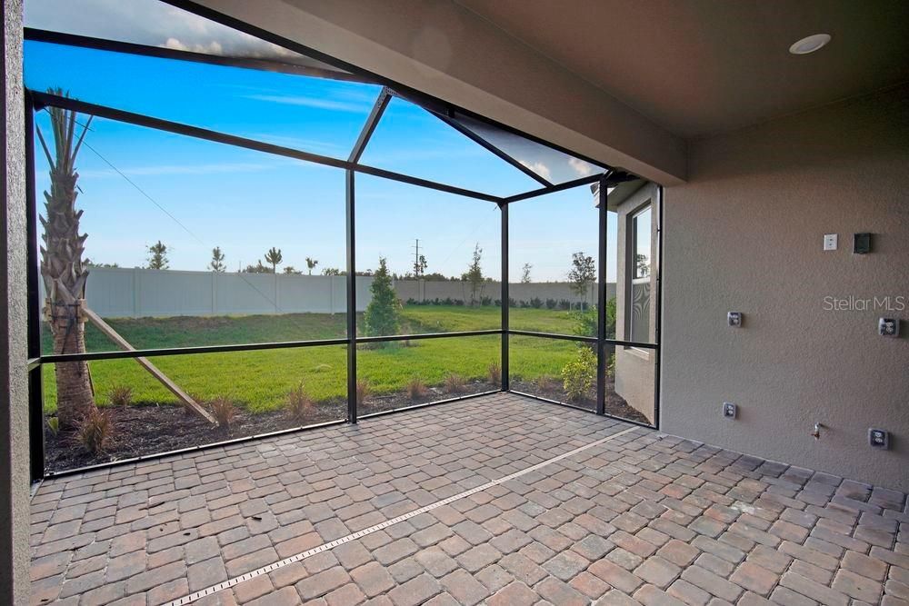 Activo con contrato: $429,999 (2 camas, 2 baños, 1689 Pies cuadrados)