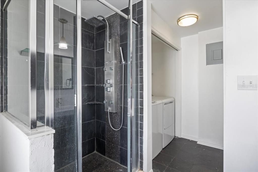 Activo con contrato: $359,900 (3 camas, 2 baños, 1283 Pies cuadrados)