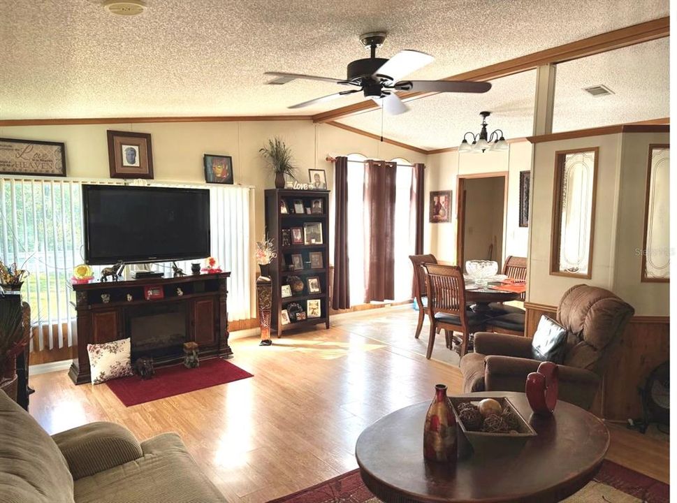 For Sale: $180,000 (3 beds, 2 baths, 1728 Square Feet)