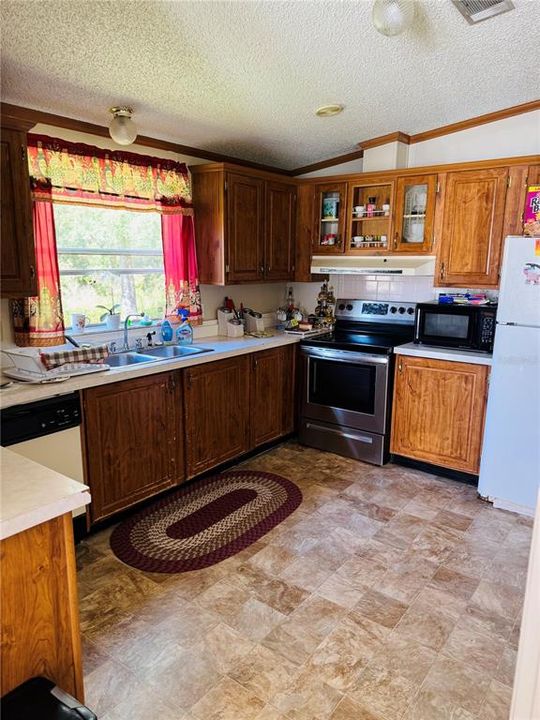 For Sale: $180,000 (3 beds, 2 baths, 1728 Square Feet)