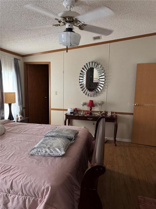 For Sale: $180,000 (3 beds, 2 baths, 1728 Square Feet)