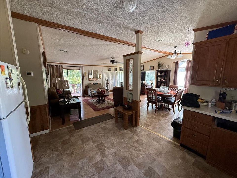 For Sale: $180,000 (3 beds, 2 baths, 1728 Square Feet)