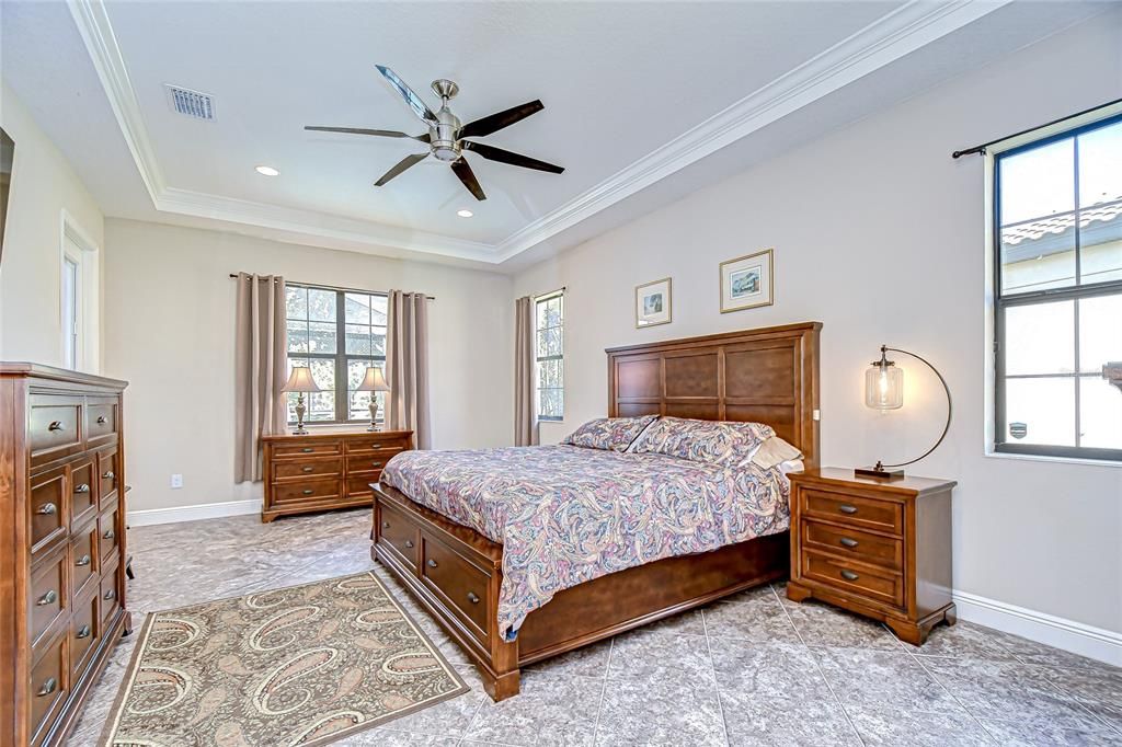 Под контрактом: $750,000 (4 спален, 3 ванн, 3213 Квадратных фут)