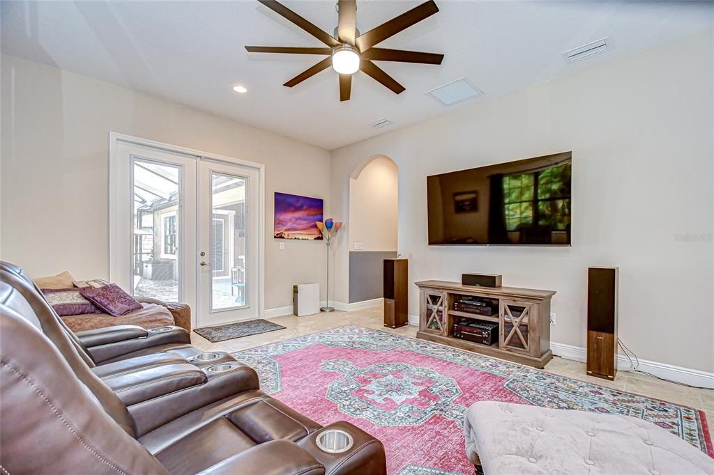 Под контрактом: $750,000 (4 спален, 3 ванн, 3213 Квадратных фут)