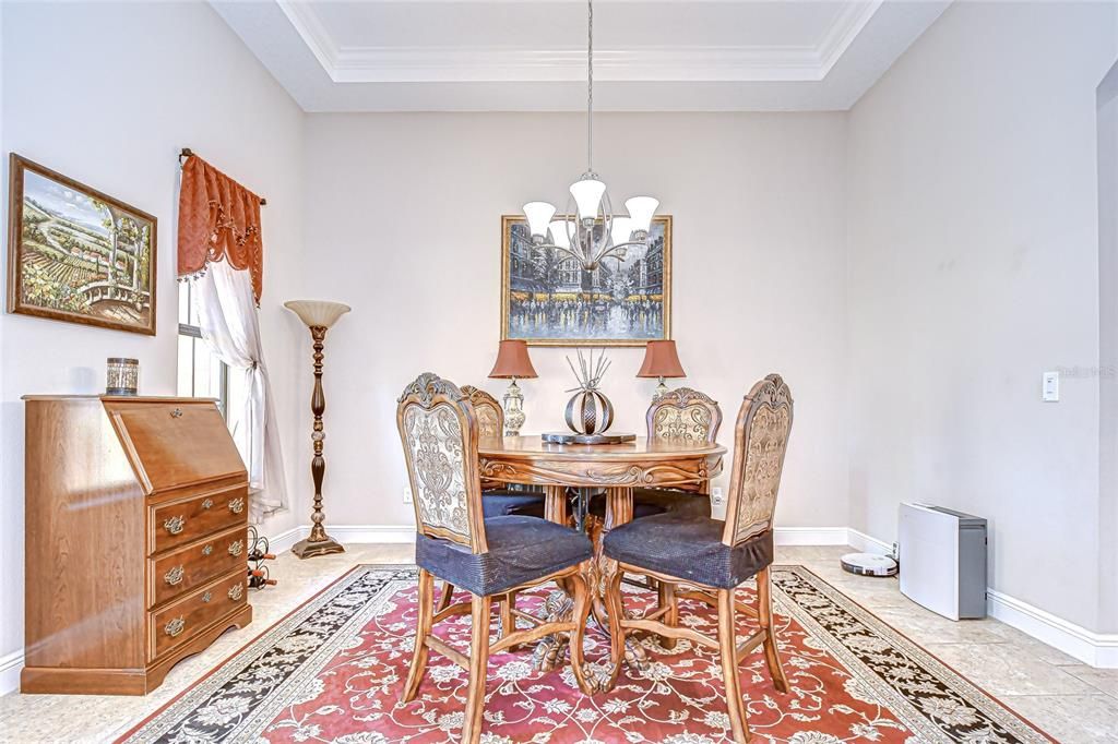 Под контрактом: $750,000 (4 спален, 3 ванн, 3213 Квадратных фут)