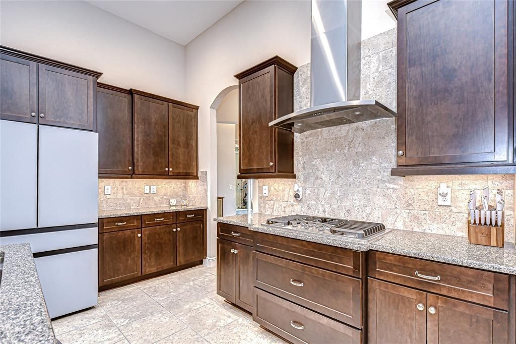 Под контрактом: $750,000 (4 спален, 3 ванн, 3213 Квадратных фут)