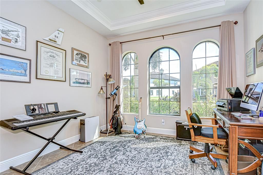 Под контрактом: $750,000 (4 спален, 3 ванн, 3213 Квадратных фут)