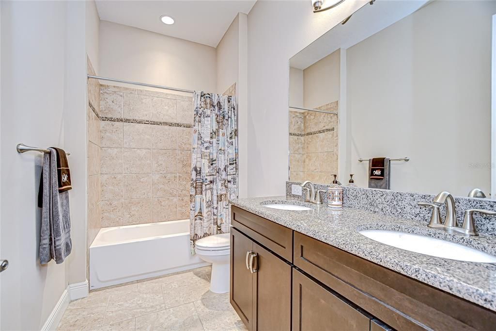 Под контрактом: $750,000 (4 спален, 3 ванн, 3213 Квадратных фут)