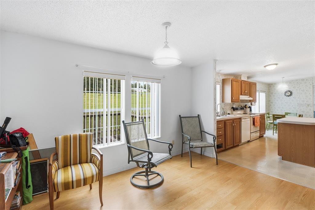 Active With Contract: $295,000 (3 beds, 3 baths, 2108 Square Feet)