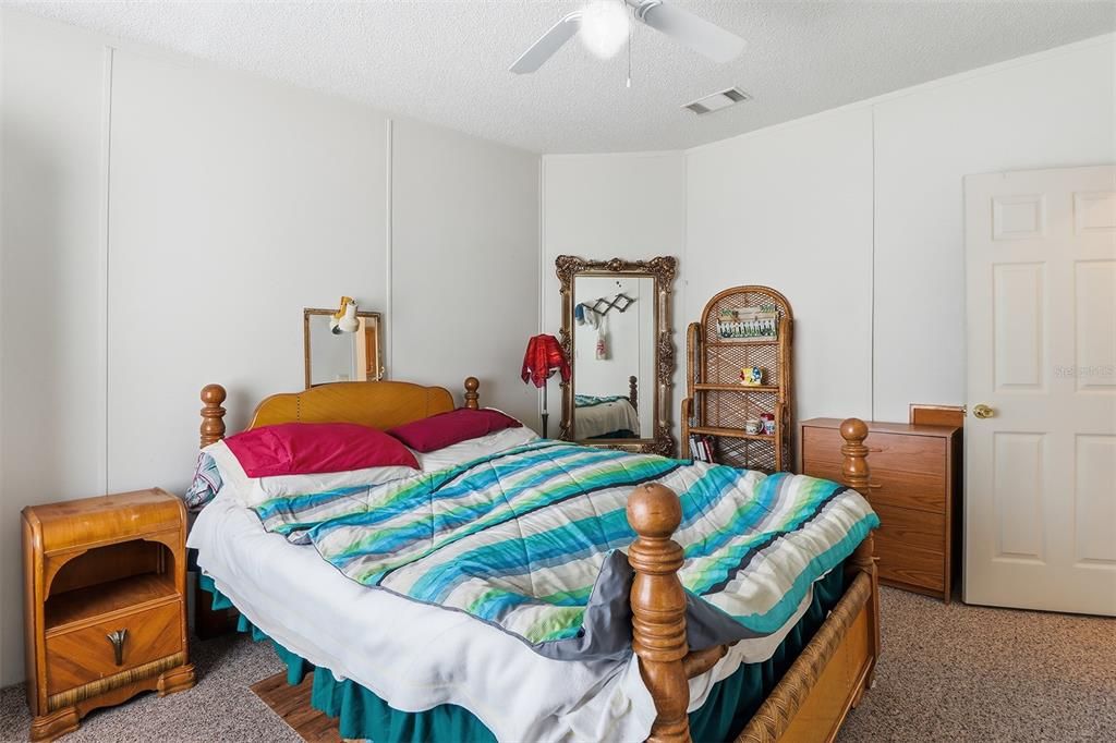 Active With Contract: $295,000 (3 beds, 3 baths, 2108 Square Feet)