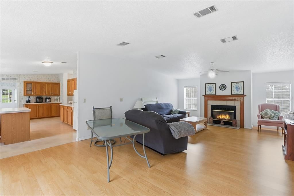 Active With Contract: $295,000 (3 beds, 3 baths, 2108 Square Feet)