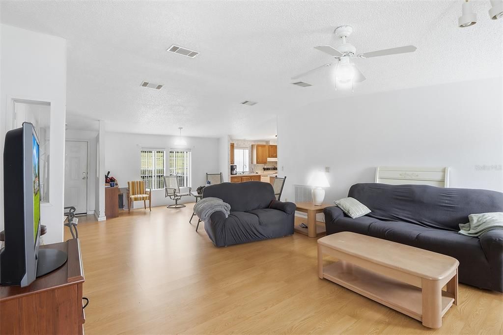 Active With Contract: $295,000 (3 beds, 3 baths, 2108 Square Feet)