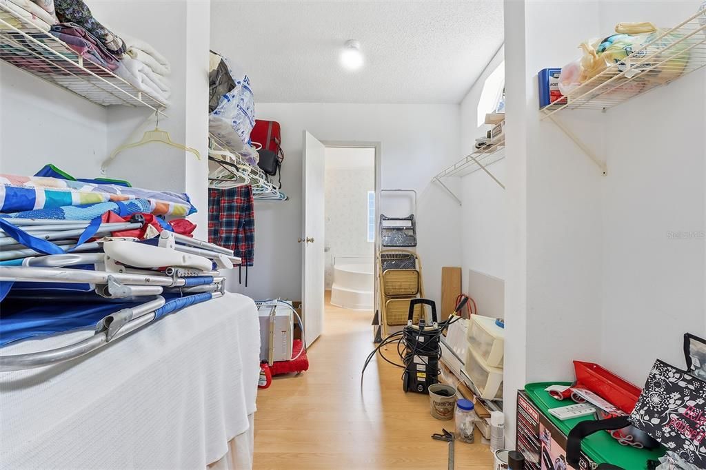 Active With Contract: $295,000 (3 beds, 3 baths, 2108 Square Feet)