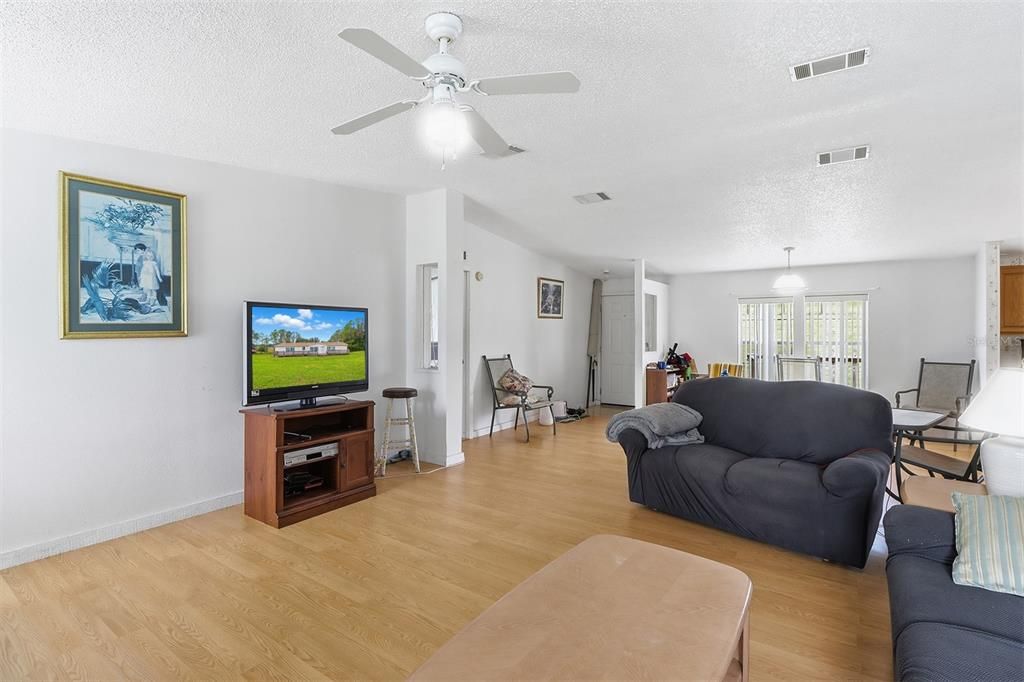 Active With Contract: $295,000 (3 beds, 3 baths, 2108 Square Feet)