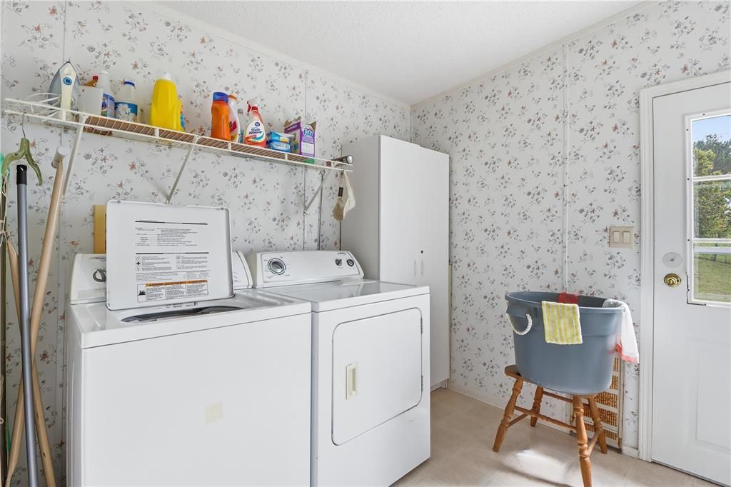 Active With Contract: $295,000 (3 beds, 3 baths, 2108 Square Feet)