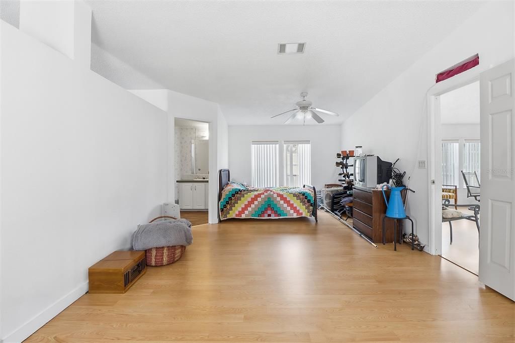 Active With Contract: $295,000 (3 beds, 3 baths, 2108 Square Feet)